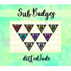 Può includere: Nove toppe triangolari con una testa di lupo nera e le lettere "W.L.F." in bianco. Le toppe sono di diversi colori: rosso, arancione, giallo, verde, ciano, viola, oro, argento e bianco.