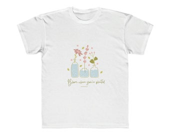 Perfect for your little gardeners! Kid's just Bloom!  Summer fun is here and this is ideal for dirt lovers and flower waterers.