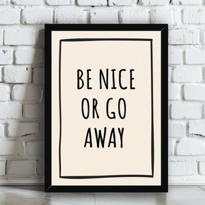 Stampa artistica da parete "Be Nice or Go Away" / Poster con tipografia divertente e sfacciata su carta opaca o lucida / Regalo di arredamento trendy per corridoio e soggiorno
