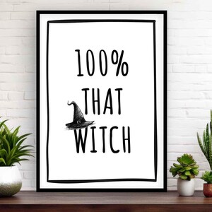 Stampa artistica da parete &quot;100% That Witch&quot; / Divertente e carino regalo per Halloween e per la stagione spettrale / Poster gotico da strega per bagno, corridoio e camera da letto
