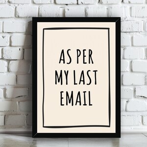 Può includere: Stampa incorniciata in bianco e nero con il testo "As per my last email" su sfondo crema.