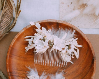 White Feather and Seashell Hair Comb, Unique Design Wedding Accessory, Beach Wedding Hairpiece, White Shell Hair Comb, Bridal Hair Accessory