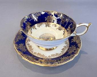 Tasse à thé et soucoupe en porcelaine ornée de dentelle bleu cobalt et or Paragon vintage Double Warrant 7300/5 Angleterre