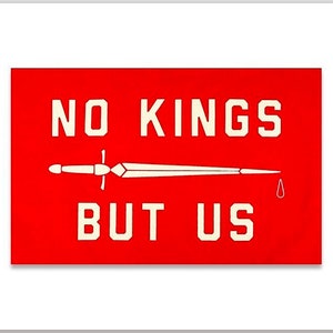 Pegatina con la bandera de No Kings But Us (cita para auto, casa rodante, camión, computadora portátil, todoterreno, celular, iPhone, vinilo azul oxford hecho a mano)