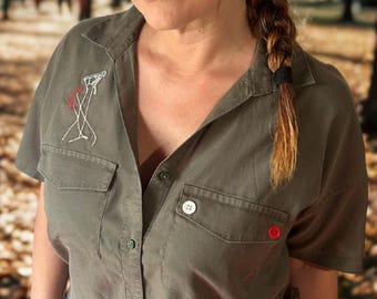 Blusa extragrande de estilo bohemio chic, camisa de viaje ecológica color caqui.