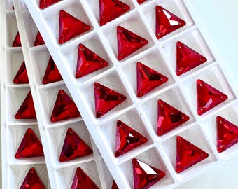 Pedras de vidro triangulares de cristal para costurar, modelo Light Siam 3270, com base plana, 12 mm e 16 mm, pedras preciosas de vidro K9 vermelho premium.