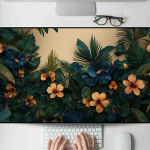 Tapis de bureau Pétales de rose parmi les feuilles vertes, tapis de souris de jeu, grand tapis de souris, tapis de clavier MTG pour bureau, jeu, bureau, maison XL