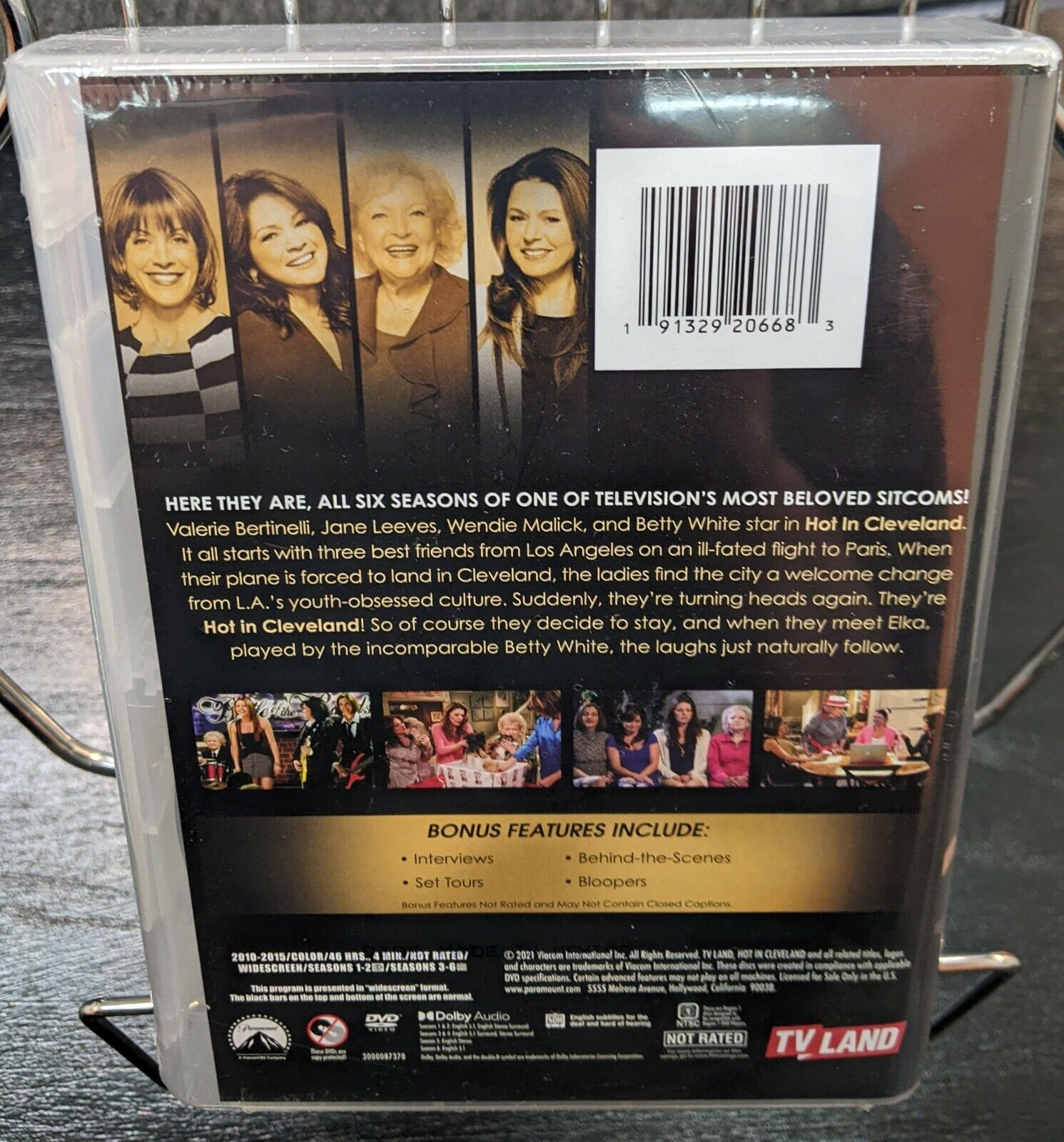 HOT IN CLEVELAND: the Complete Tv Series, Seasons 1-6, Betty White
