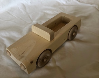Handgemaakte houten speelgoedtruck