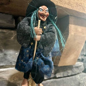 Bruja decorativa de cocina Dolores gris / Hecha a mano