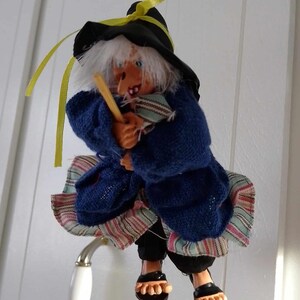 Bruja decorativa de cocina Glenda azul / Hecha a mano