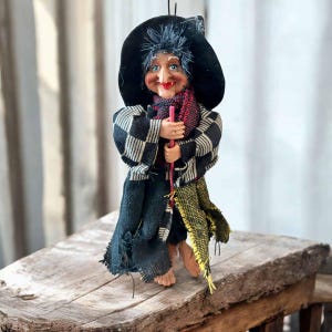 Decorative Kitchen Witch Elsbeth beige | Handmade