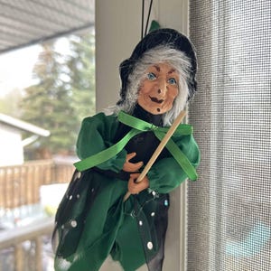 Decorative Kitchen Witch Bellona green | Handmade