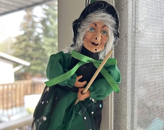 Decorative Kitchen Witch Bellona green | Handmade