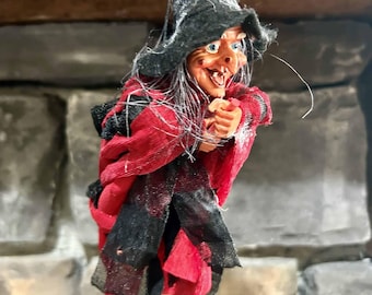 Bruja decorativa de cocina Walburga roja / Hecha a mano