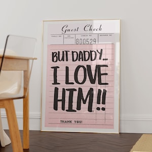 Sztuka ścienna „Gość Check”, dekoracja pokoju „Coquette”, plakat „Maksymalistyczny”, wydruk „But Daddy I Love Him”, dekoracja akademika, sztuka ścienna „Dziewczyna z centrum miasta”, modny