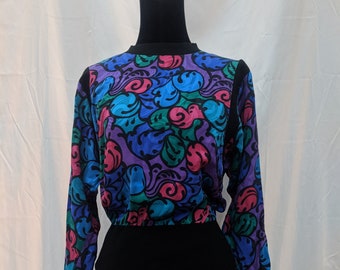 Impresionantes blusas psicodélicas de Adrianna Papell