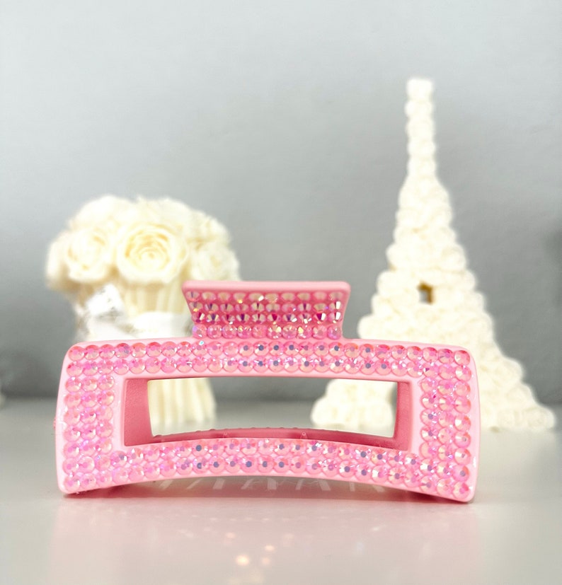 Scalloped rhinestone hair claw