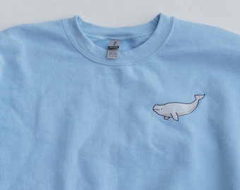 シロイルカ刺繍スウェットシャツ、シロイルカシャツ、クジラセーター、かわいい海のシャツ、クルーネックスウェットシャツ、かわいいクジラシャツ