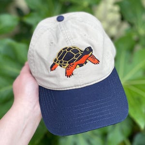 Boné de algodão bordado com tartaruga: Roupas para tartaruga-da-floresta norte-americana