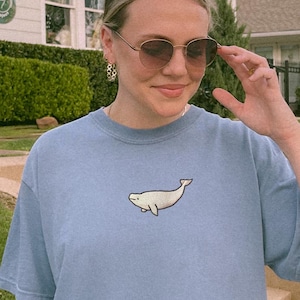 Besticktes Beluga Whale Comfort Colors Shirt