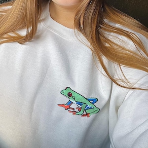 FROG Embroidered Gildan Sweatshirt, Red Eyed Tree Frog Shirt, Frog Sweatshirt, Embroidered Tree Frog Crewneck, Aesthetic Tropical T Shirts