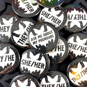 Batty Pronoun Buttons - Choose Your Pronouns