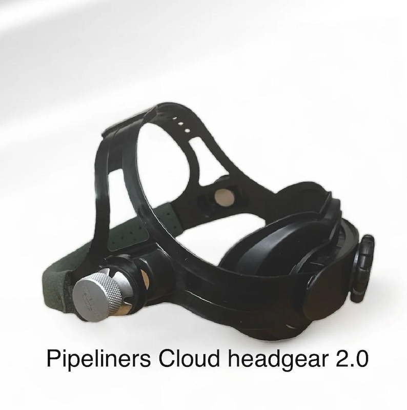 May include: Black Pipeliner Cloud headgear 2.0 with adjustable features. The headgear has a silver knob and a padded head strap for comfort. The text "Pipeliner Cloud headgear 2.0" is printed at the bottom of the image.