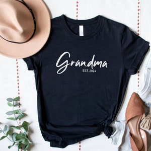 Benutzerdefinierte Oma Shirt, Oma hergestellt Shirt, neue Oma Geschenk, Muttertagsgeschenk, Oma Geburtstagsgeschenk, minimalistische Oma, Opa Tee