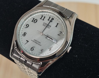 Reloj Citizen Eco-Drive Junction para hombre con energía solar, día y fecha, 8,5 pulgadas