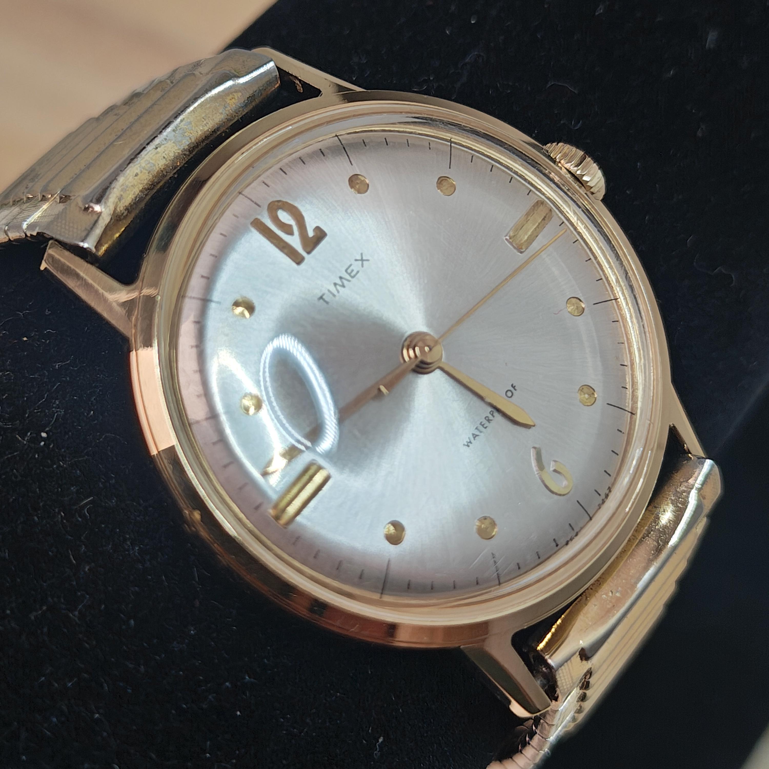 Montre Femme Vintage Timex Des Années 80 - Automatique, étanche - Cadran Or, Bracelet Noir - Occasion