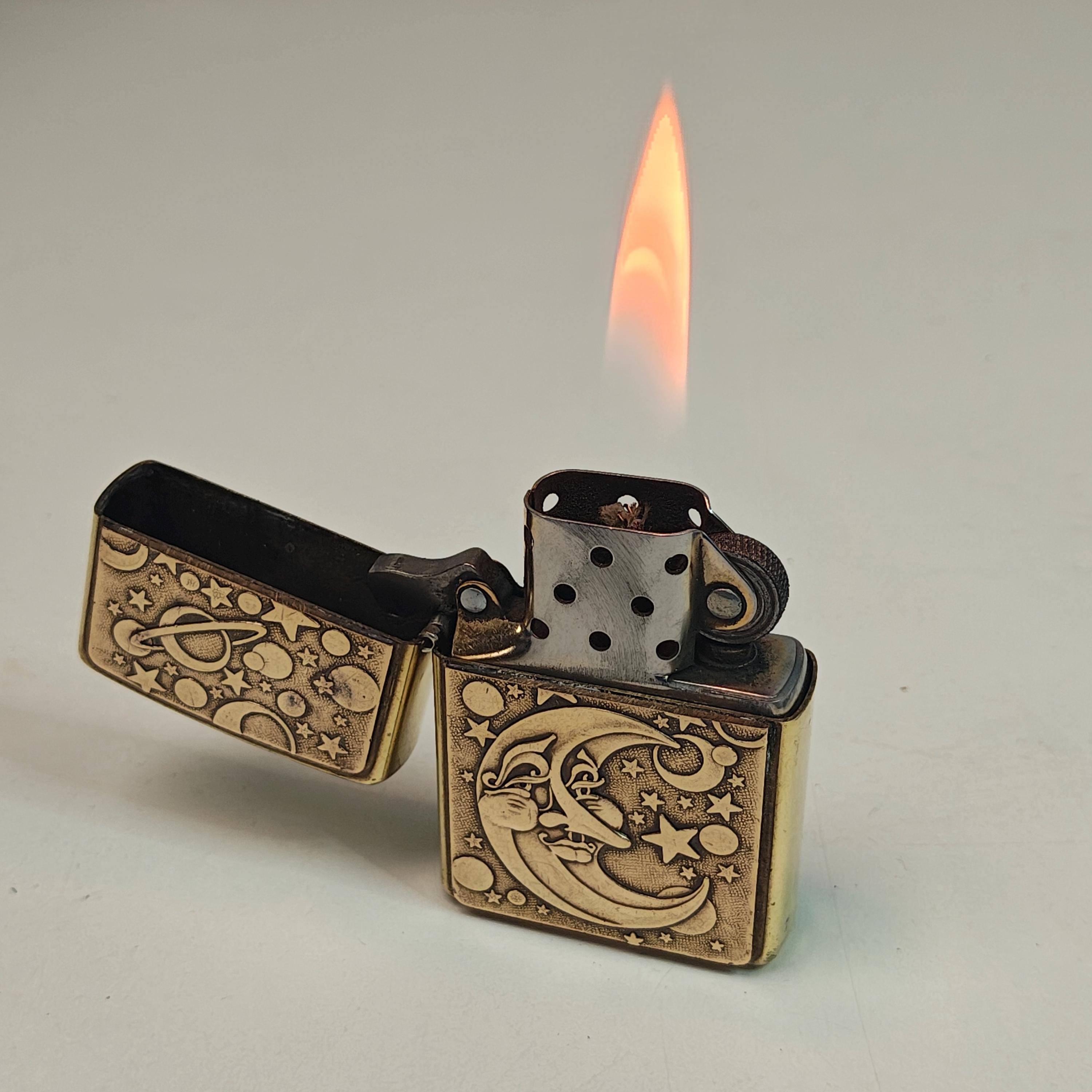 ​【1999年製】ZIPPO ミレニアム2000 記念モデル 真鍮 ブラス XV Vintage 1999 Zippo Moon and Stars Celestial Lighter Brass Working