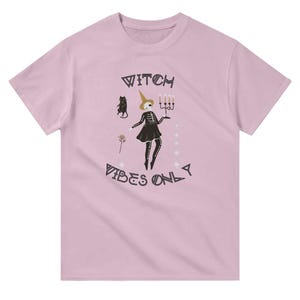 Women&#39;s Samhain Witchy Vibes T-Shirt - Halloween Pagan Harvest Festival Tee