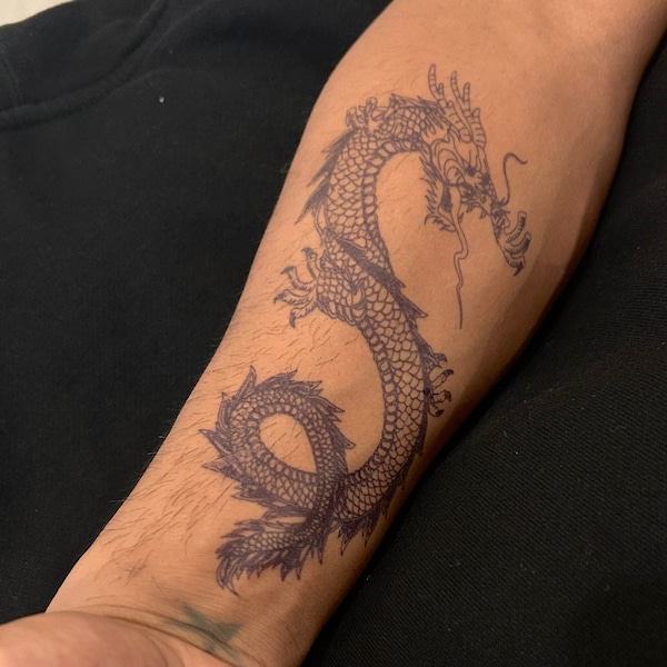 Grote drakentattoo | 2 weken tijdelijke tattoo | Plantaardige veganistische tattoo | Grote tatoeage | Draak tatoeage | Festivaltattoo | Realistische tatoeage