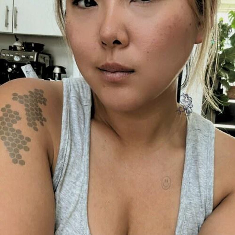 Honig Kamm Tattoo | Geometrisches Tattoo | Minimalistisches Tattoo | Semi permanent temporäres Tattoo | Bienenstock Tattoo | Abstraktes Tattoo Bild 3