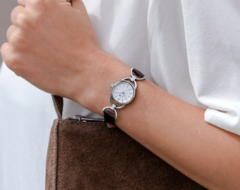 Vintage-Inspired Small Round Face Watch - Minimalist Elegance, Leather Strap, Unique Gift for Women