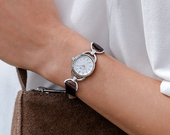 Vintage-Inspired Small Face Watch: Brown Crocodile Leather Strap, Minimalist Silver