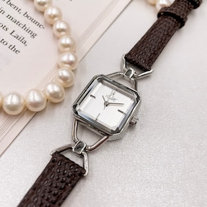 Orologio da donna quadrato in stile vintage - Quadrante argento, cinturino in pelle marrone, di M DEGREES