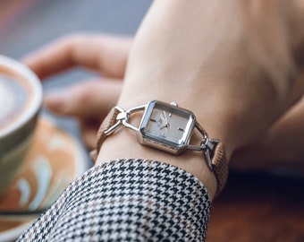 Vintage Design Square Silver Women's Watch - Light Brown Leather Strap, Ladies' Elegant Accessory