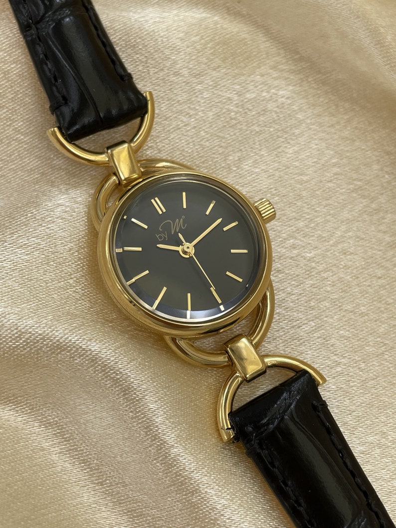 Women's Leather Watches Small Round, Minimal Wristwatch, Stylish Retro Timepiece image 2