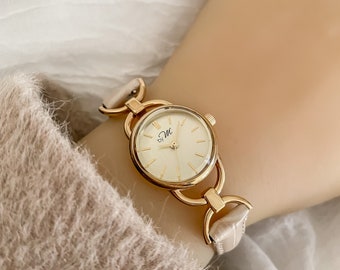 Vintage Style Wedding Watch - Women's Leather Strap, Round Wristwatch in Gold, Perfect Gift for Her