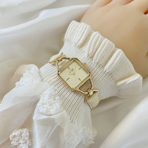 Vintage‑Inspired Women’s Gold Watch – Beige White Leather Strap, Timeless Design, BY M DEGREES