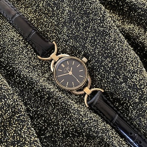 Women's Leather Watches Small Round, Minimal Wristwatch, Stylish Retro Timepiece image 3