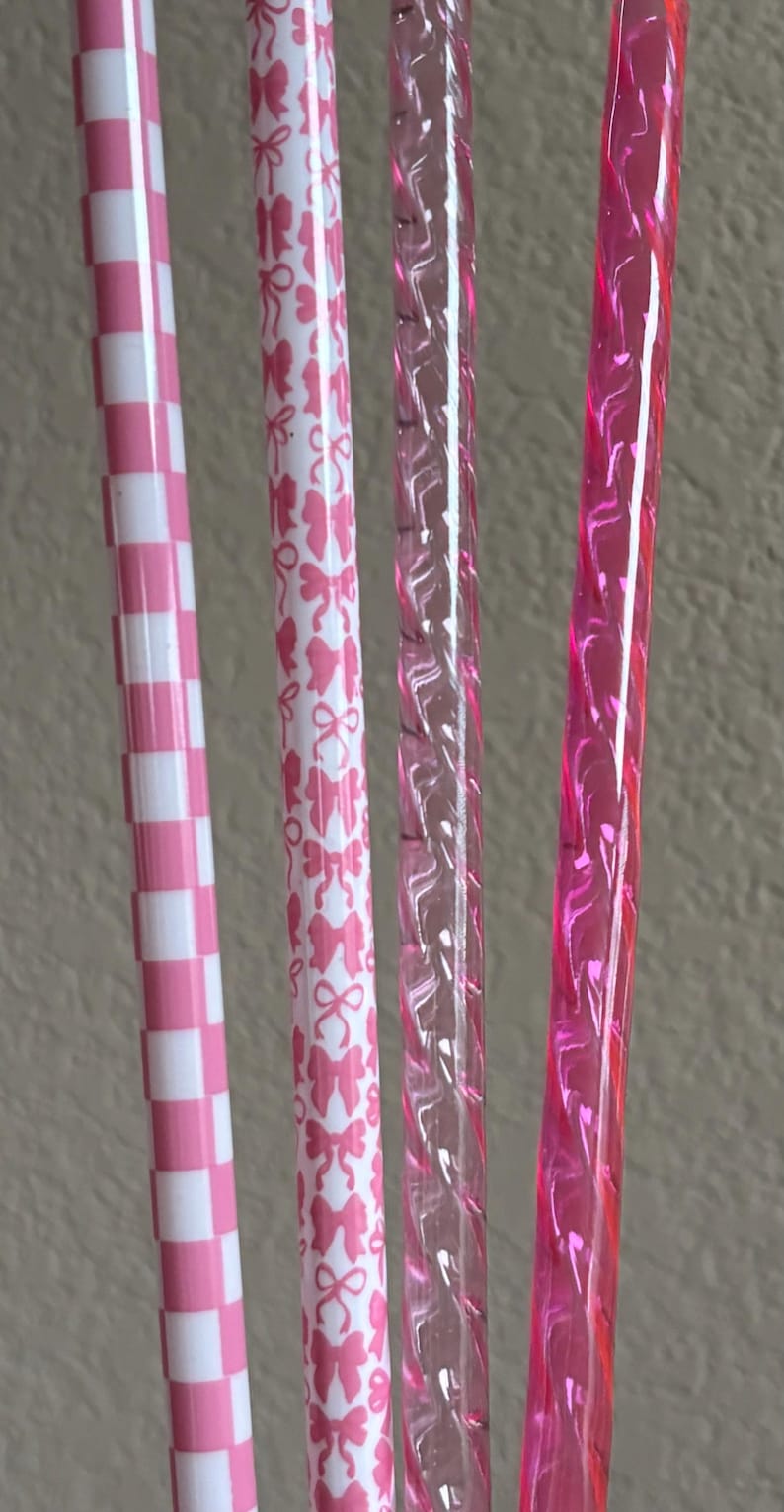 Pink Bow & Checkered Straw: 12