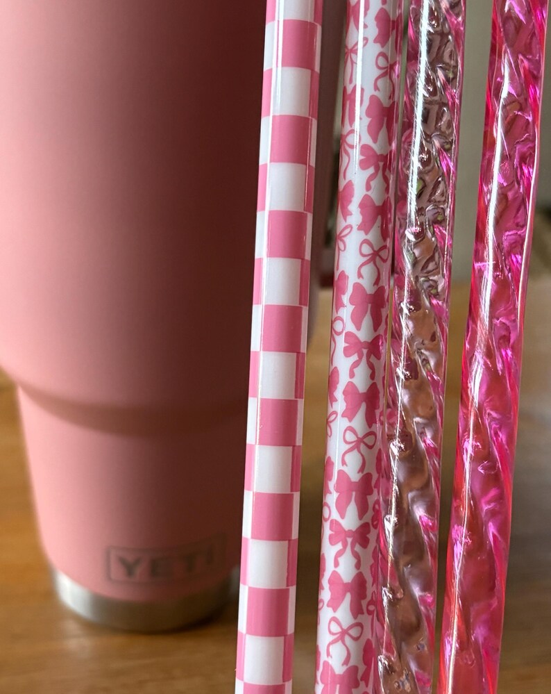 Pink Bow & Checkered Straw: 12