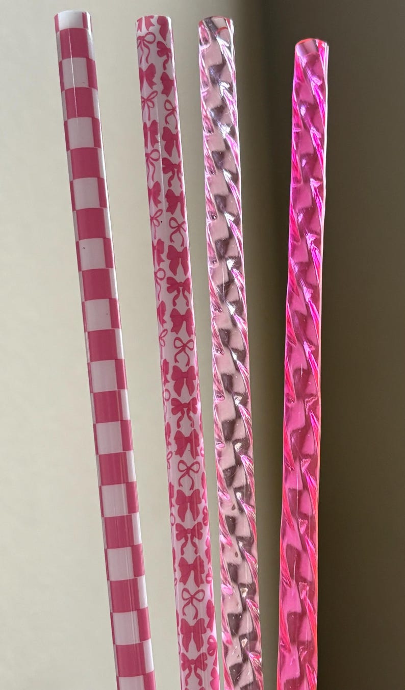 Pink Bow & Checkered Straw: 12