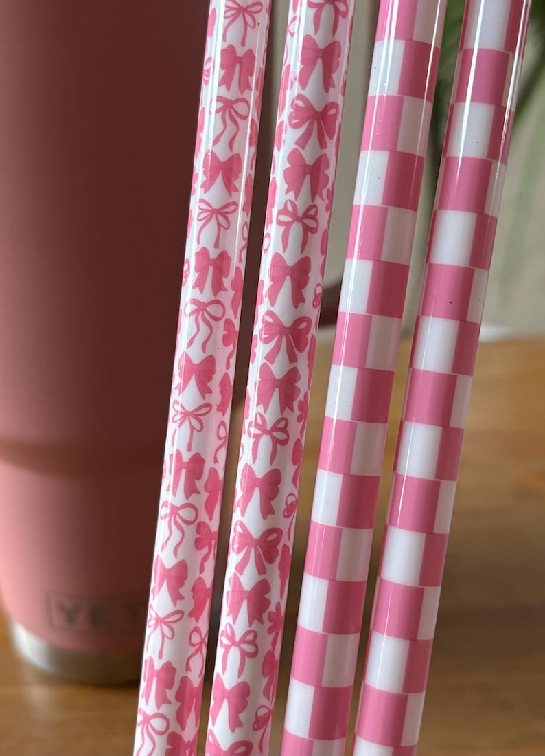 Pink Bow & Checkered Straw: 12