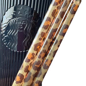 Canudos Grande de 9” ou Venti-Brown com estampa de leopardo/cheetah de 10,25”