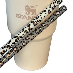 Leopard-/gepardmönstrat sugrör