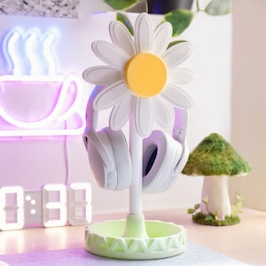 Daisy Flower Headphone Stand: Girly Gaming Desk Accessory